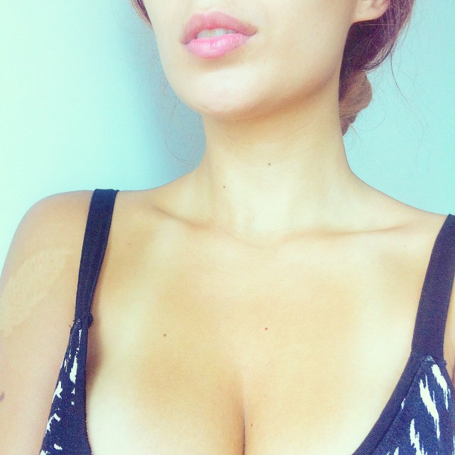 Jade Furuta Sexy Cleavage and Bikini Photos (41 pics)