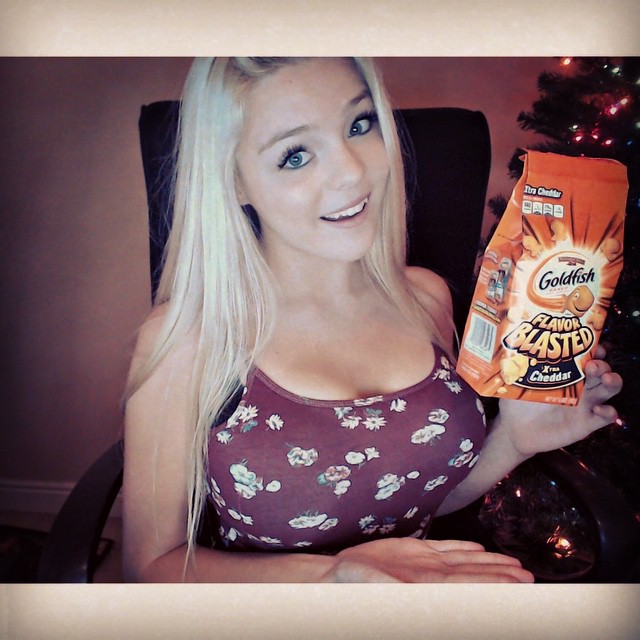 Blondiewondie / Srtsydney Cleavage Photos (72 pics)