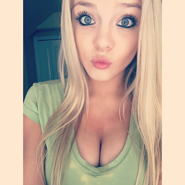 Blondiewondie / Srtsydney Cleavage Photos (72 pics)