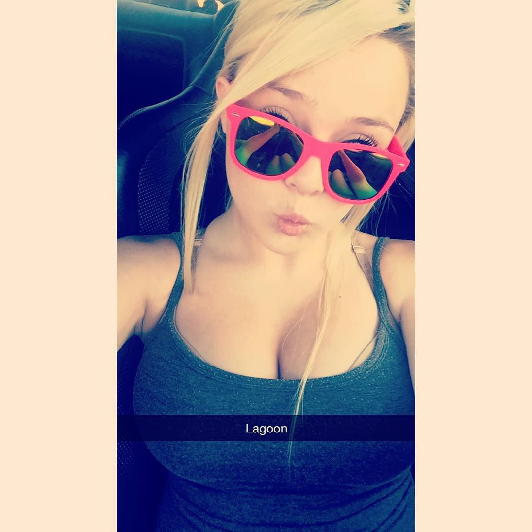 Blondiewondie / Srtsydney Cleavage Photos (72 pics)
