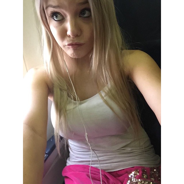Blondiewondie / Srtsydney Cleavage Photos (72 pics)