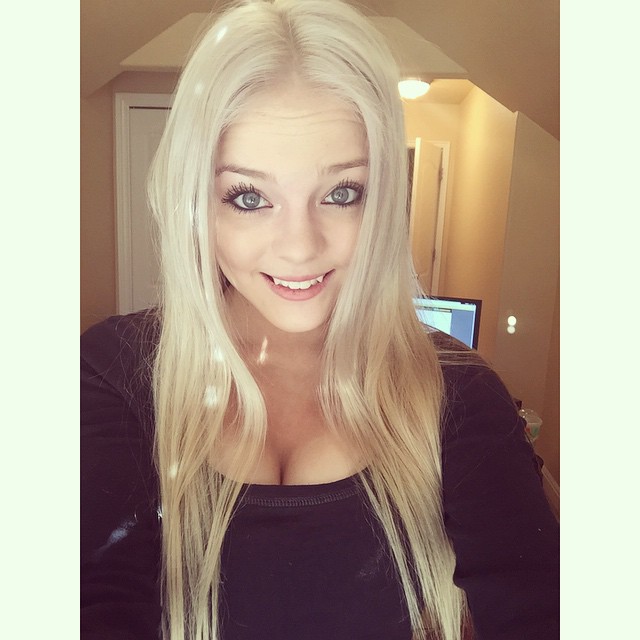 Blondiewondie / Srtsydney Cleavage Photos (72 pics)
