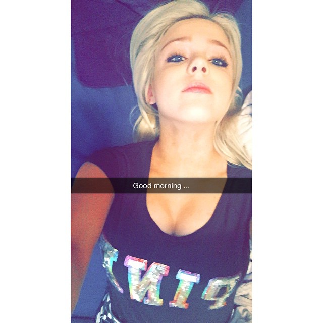 Blondiewondie / Srtsydney Cleavage Photos (72 pics)