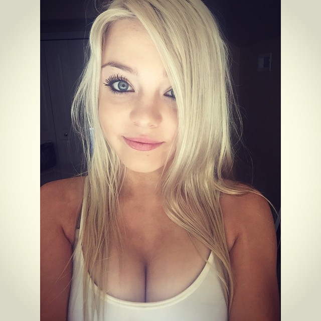 Blondiewondie / Srtsydney Cleavage Photos (72 pics)
