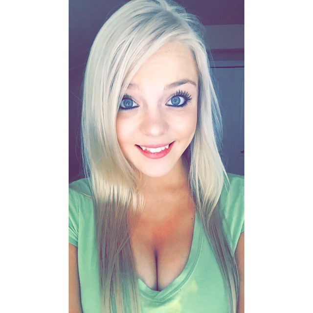 Blondiewondie / Srtsydney Cleavage Photos (72 pics)
