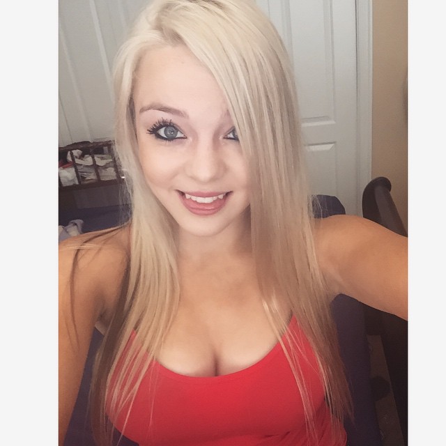 Blondiewondie / Srtsydney Cleavage Photos (72 pics)