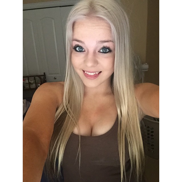 Blondiewondie / Srtsydney Cleavage Photos (72 pics)