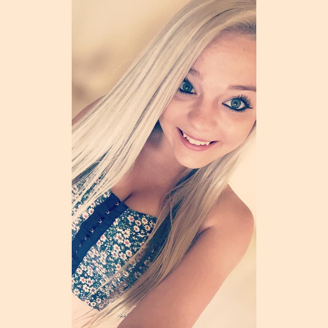 Blondiewondie / Srtsydney Cleavage Photos (72 pics)