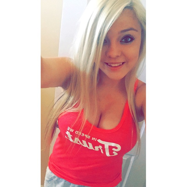 Blondiewondie / Srtsydney Cleavage Photos (72 pics)