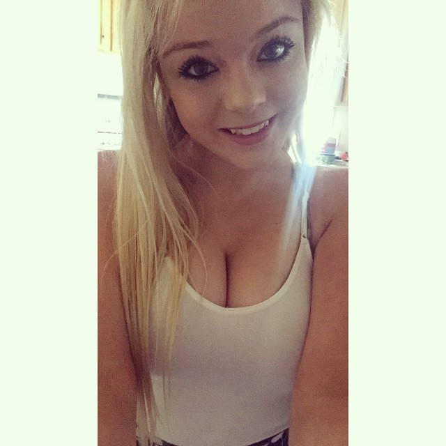 Blondiewondie / Srtsydney Cleavage Photos (72 pics)