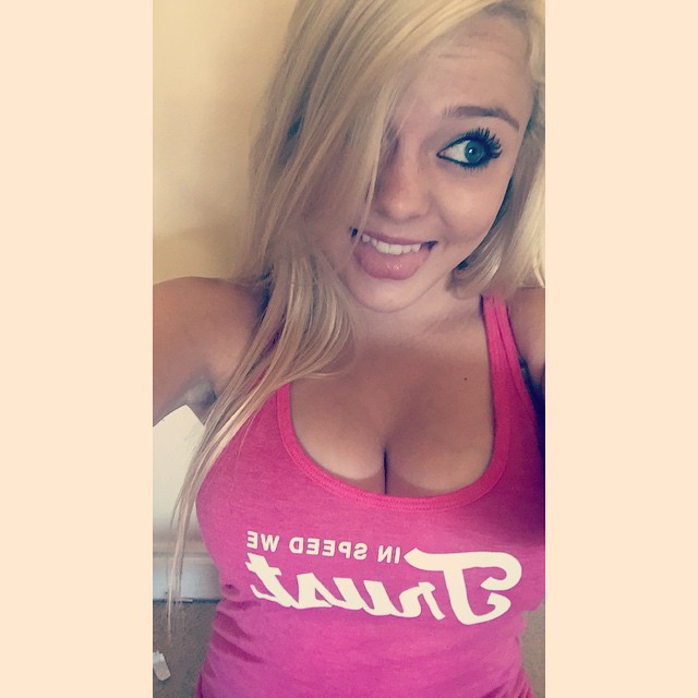 Blondiewondie / Srtsydney Cleavage Photos (72 pics)