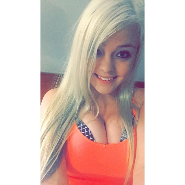 Blondiewondie / Srtsydney Cleavage Photos (72 pics)