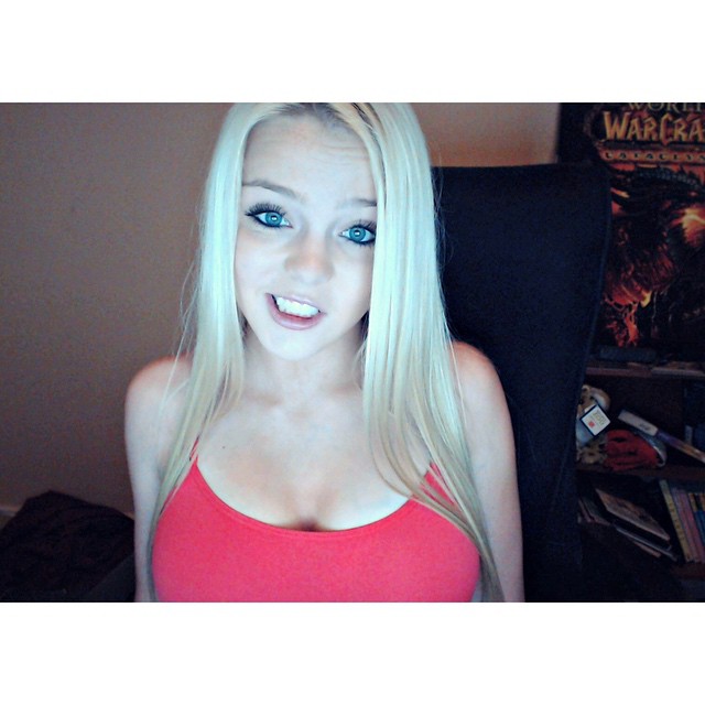 Blondiewondie / Srtsydney Cleavage Photos (72 pics)