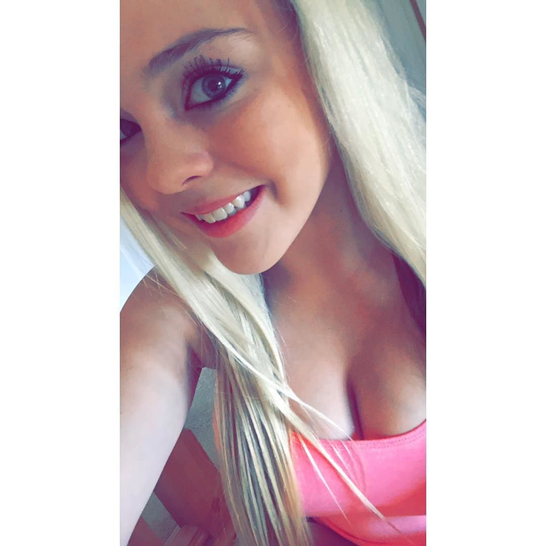 Blondiewondie / Srtsydney Cleavage Photos (72 pics)