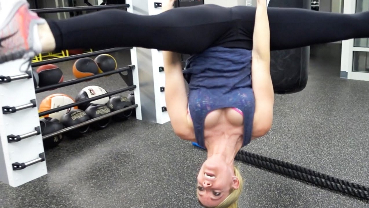 Jeana PVP Upside down Cleavage AND ASS (13 pics 2 gifs)