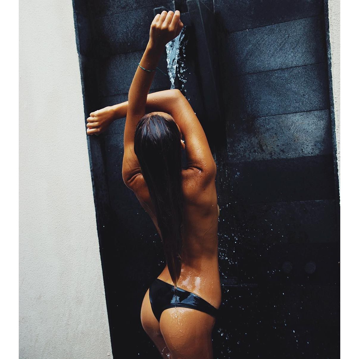 Alexis Ren Bikini Pictures (41 pics)