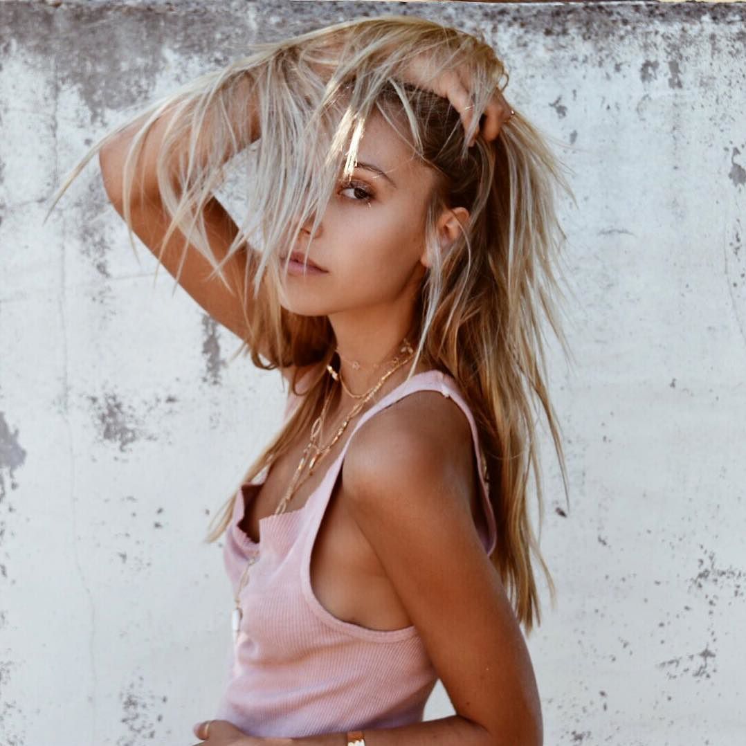 Alexis Ren Sexy (36 pics 3 videos)