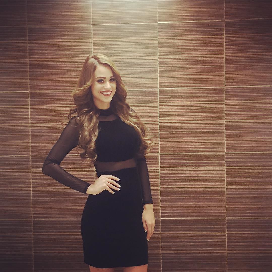 Yanet Garcia Sexy Pictures (54 pics)