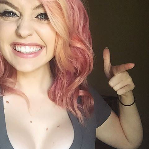 SuperMaryFace Sexy and Cleavage Pictures (40 pics)