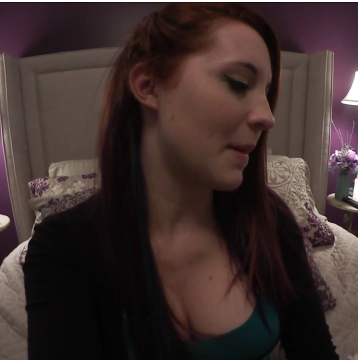 Aureylian Sexy Cleavage Pictures (22 pics)