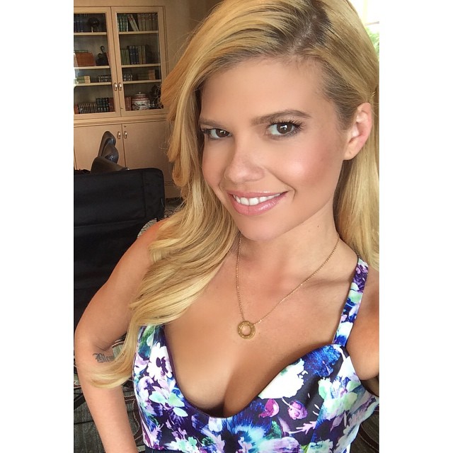 Chanel West Coast Sexy (24 pictures 3 videos)