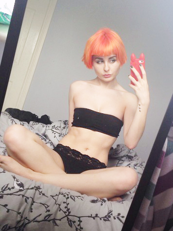 LeahLovesChief Sexy and Lingerie Pictures (23 pics)