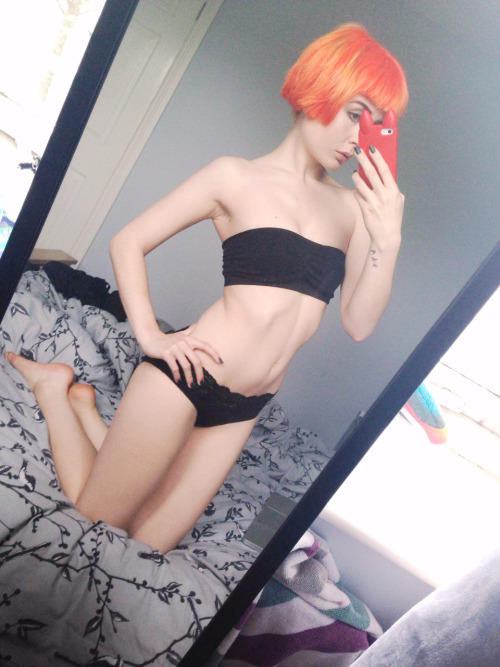 LeahLovesChief Sexy and Lingerie Pictures (23 pics)