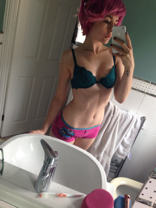 LeahLovesChief Sexy and Lingerie Pictures (23 pics)