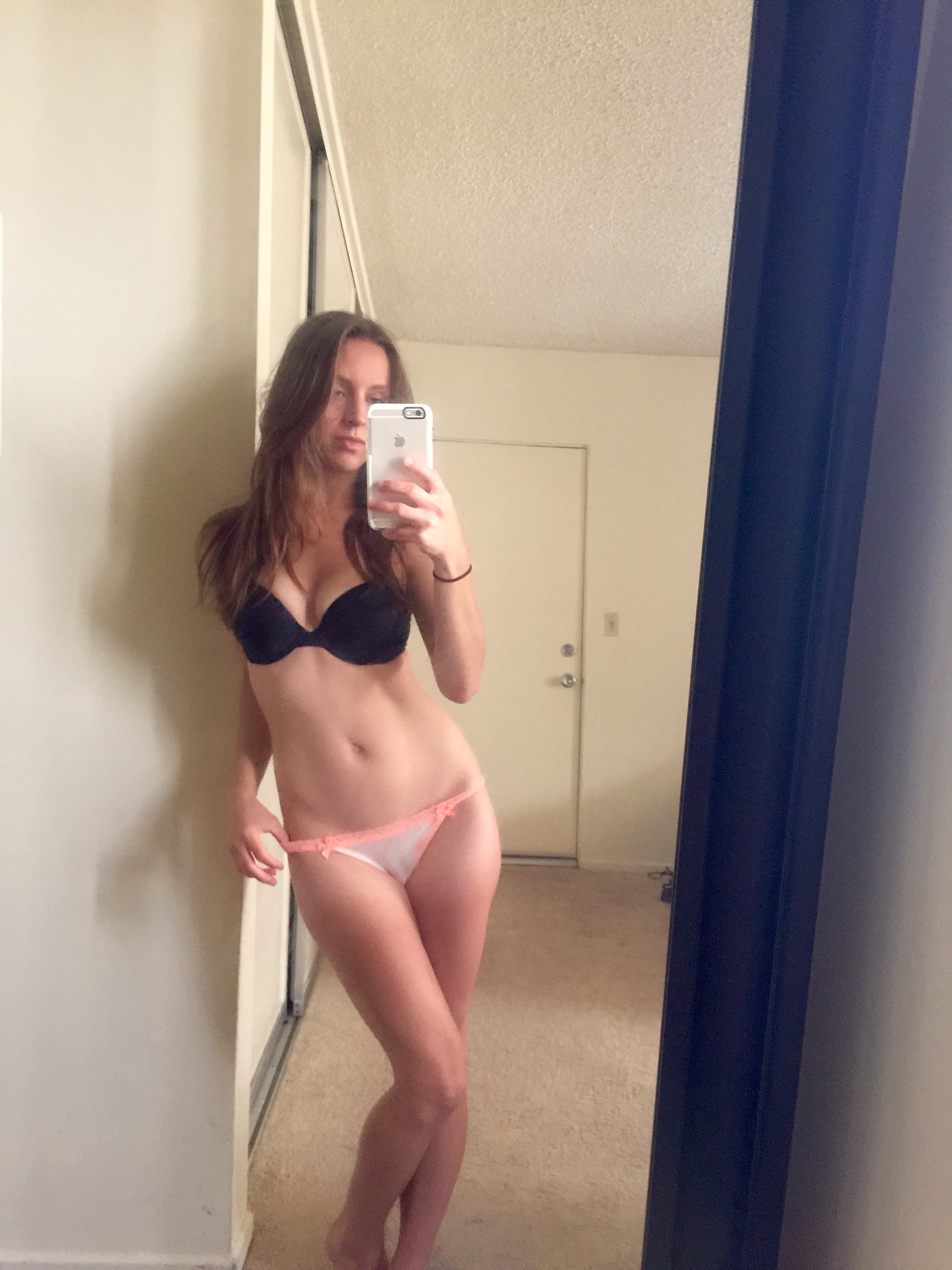 Mia Gunn ASMR Sexy and Nude (21 pics 1 vid)