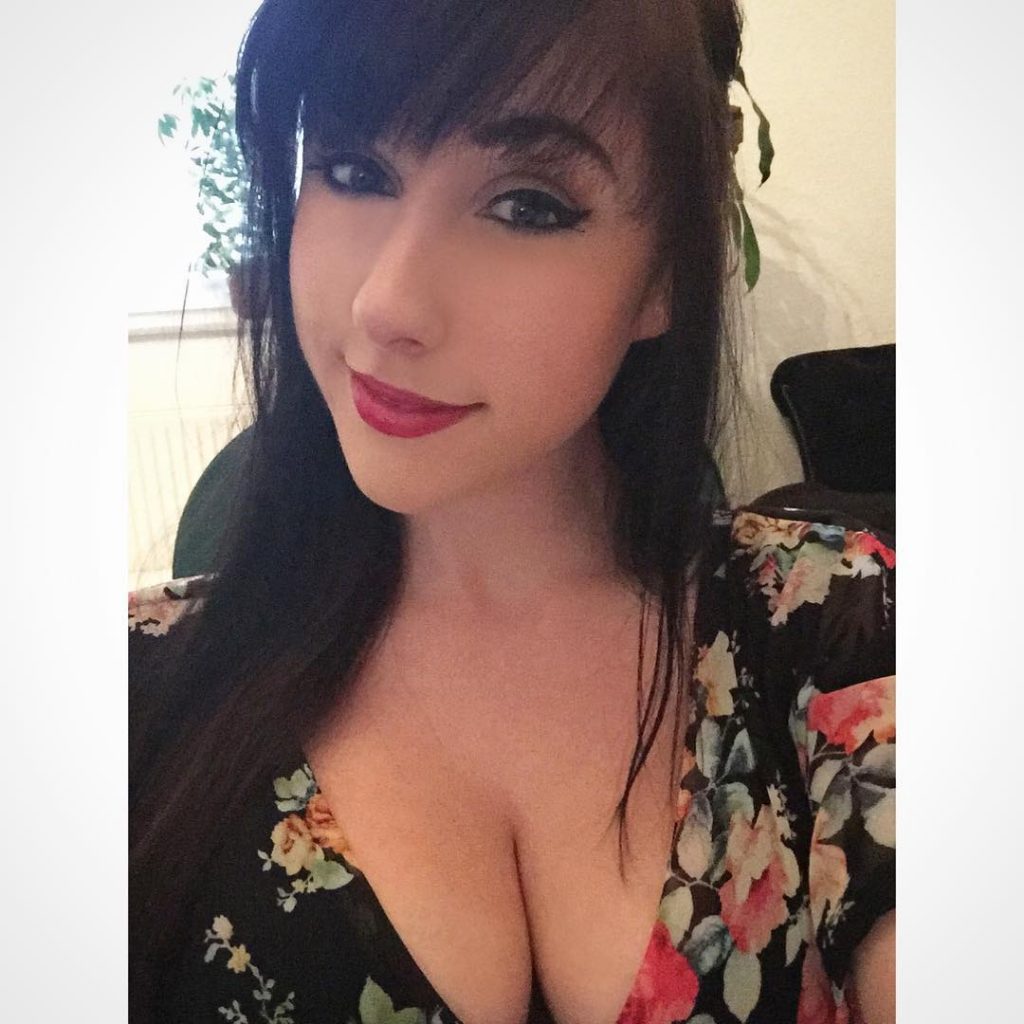 Missypwns Cleavage Pictures (60 pics)