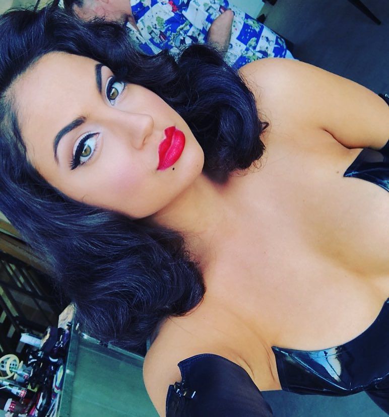 Inanna Sarkis Sexy Pictures (39 pics)
