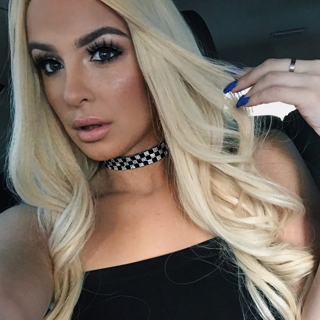 Tana Mongeau Sexy (16 pics 2 gifs)