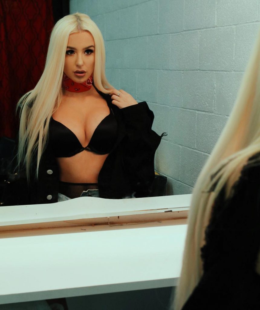 Tana Mongeau Sexy (16 pics 2 gifs)