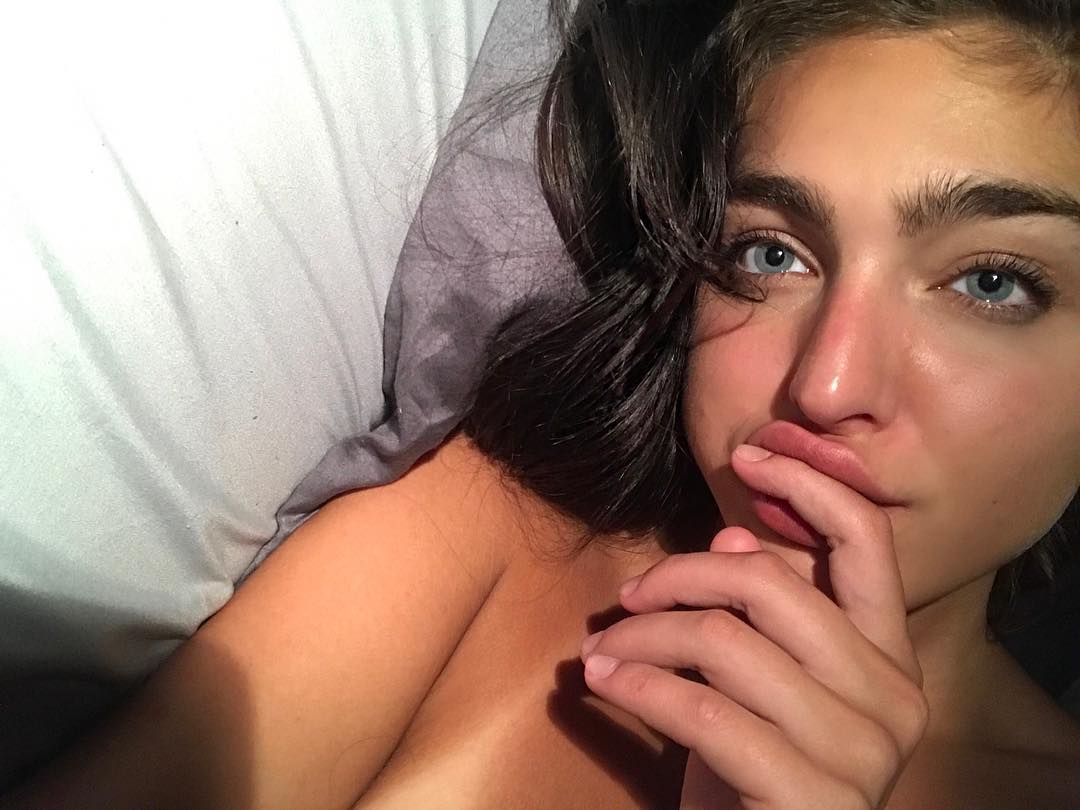 Emily Rinaudo Nude And Sexy Pictures (49 Pics)