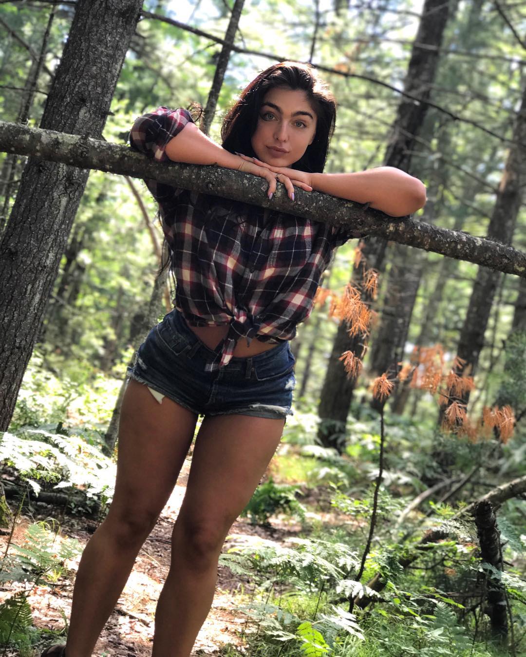 Emily Rinaudo Nude And Sexy Pictures (49 Pics)