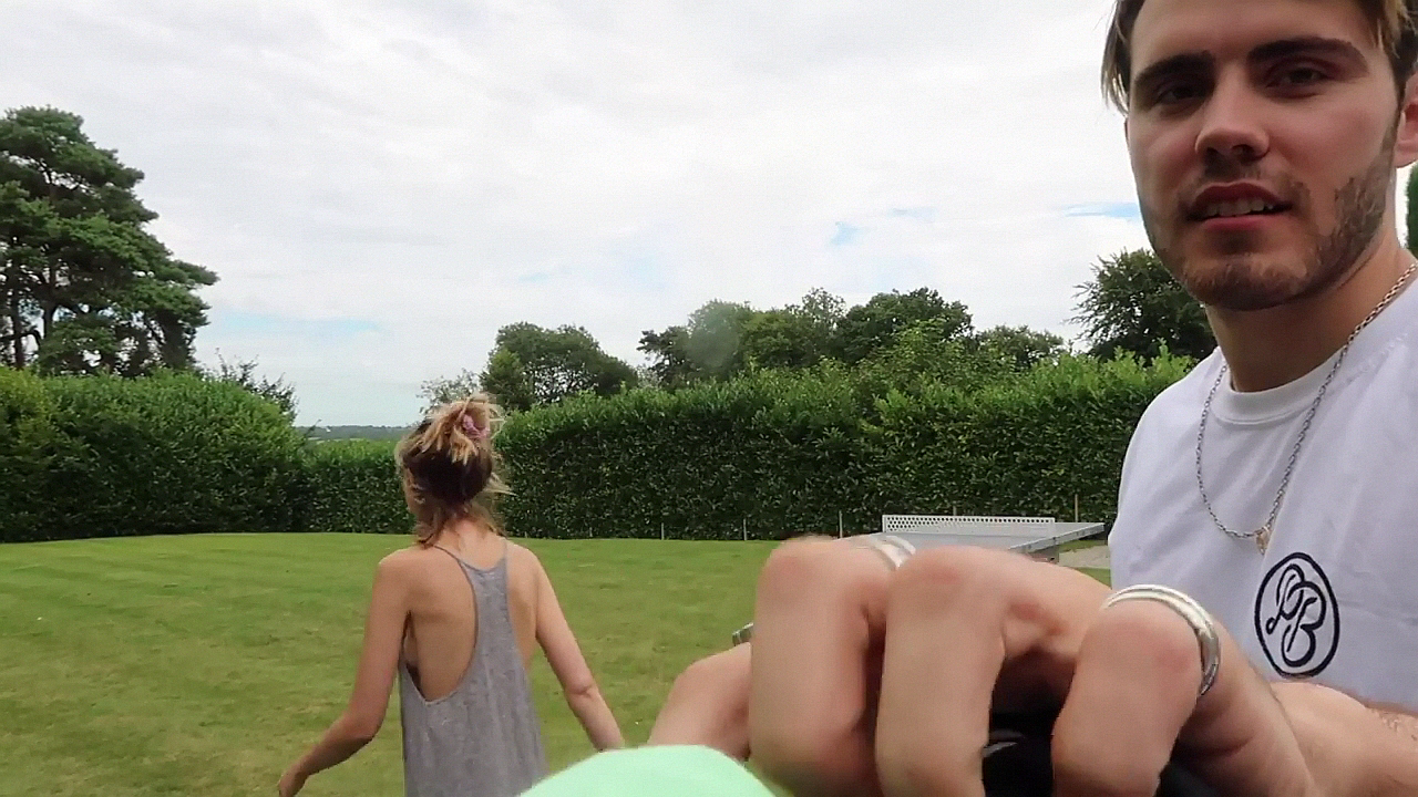 Zoella Braless (3 Pics 1 Vid)