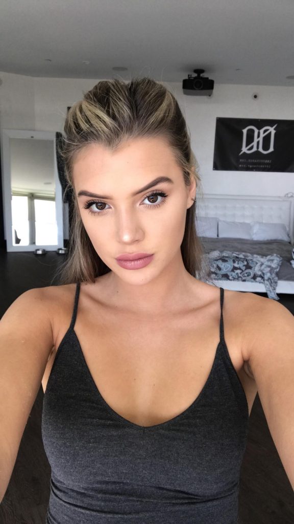 Alissa Violet Sexy Pictures 14 Pics Social Media Girls 