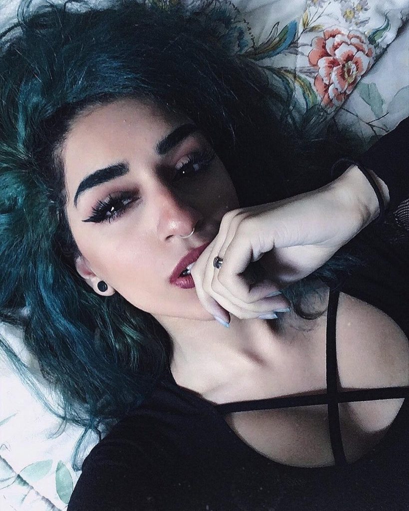 DornessitiTV Sexy Pictures (17 pics)