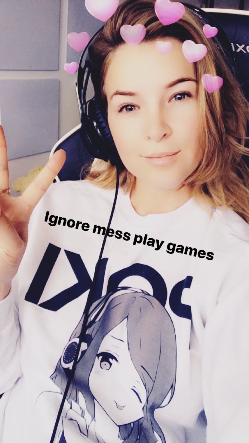 Kittyplays Sexy Pictures (28 Pics)