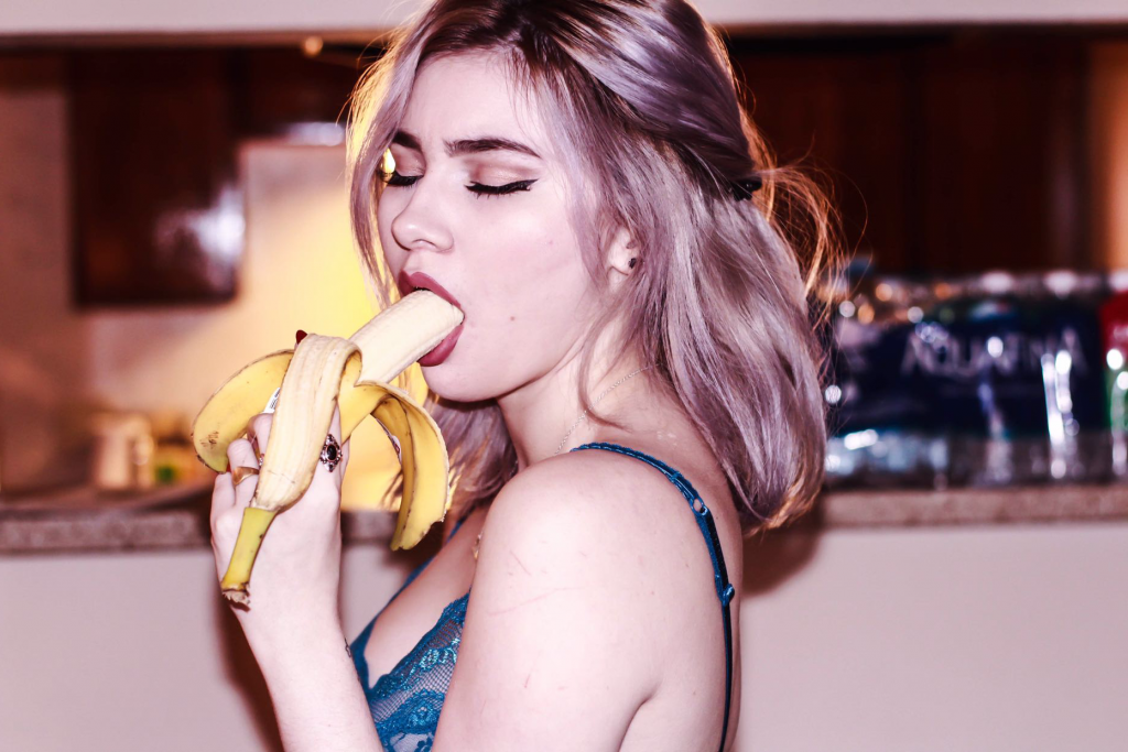 Cloveress ASMR Tease (14 pics)