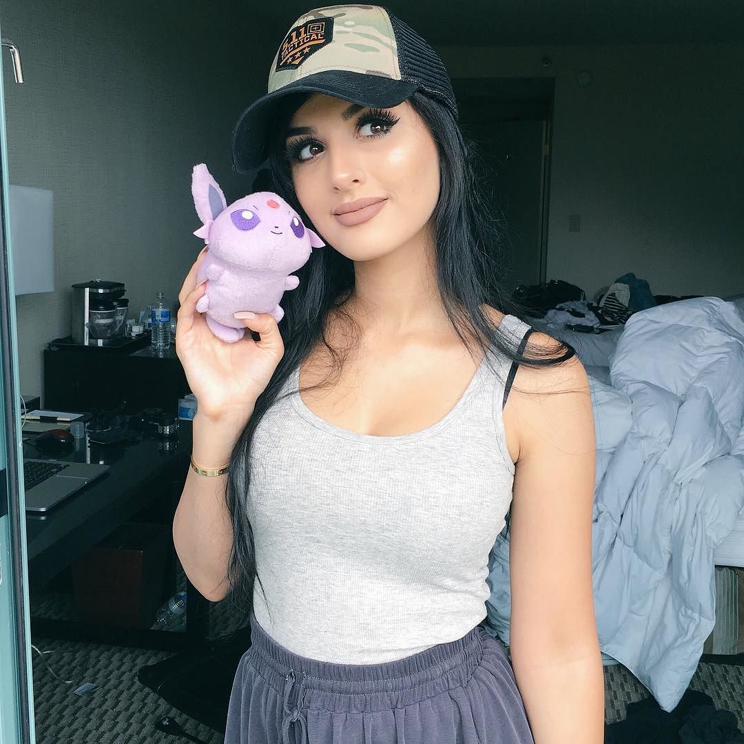 SSSniperwolf Sexy Pictures. 