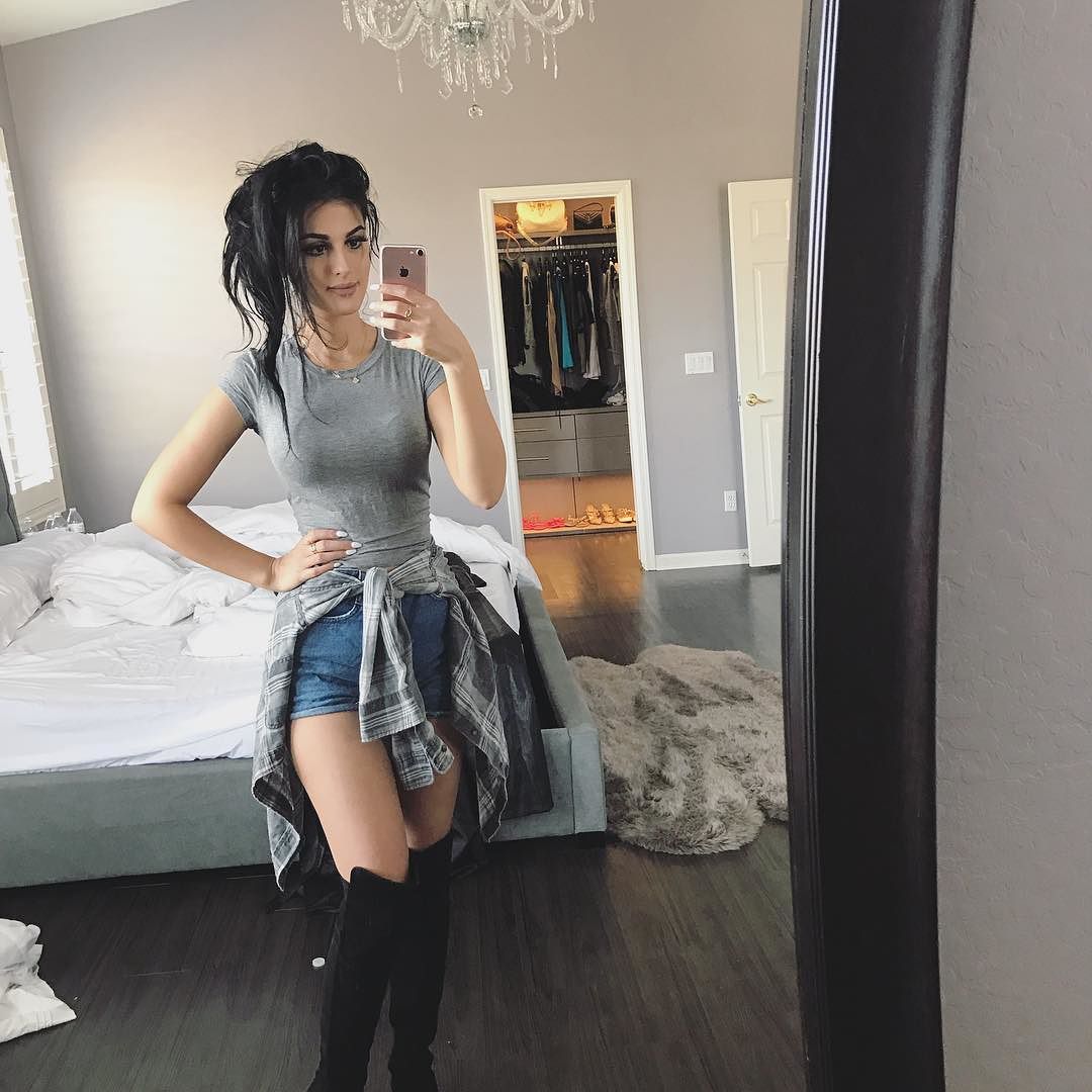 SSSniperwolf Sexy Pictures. 