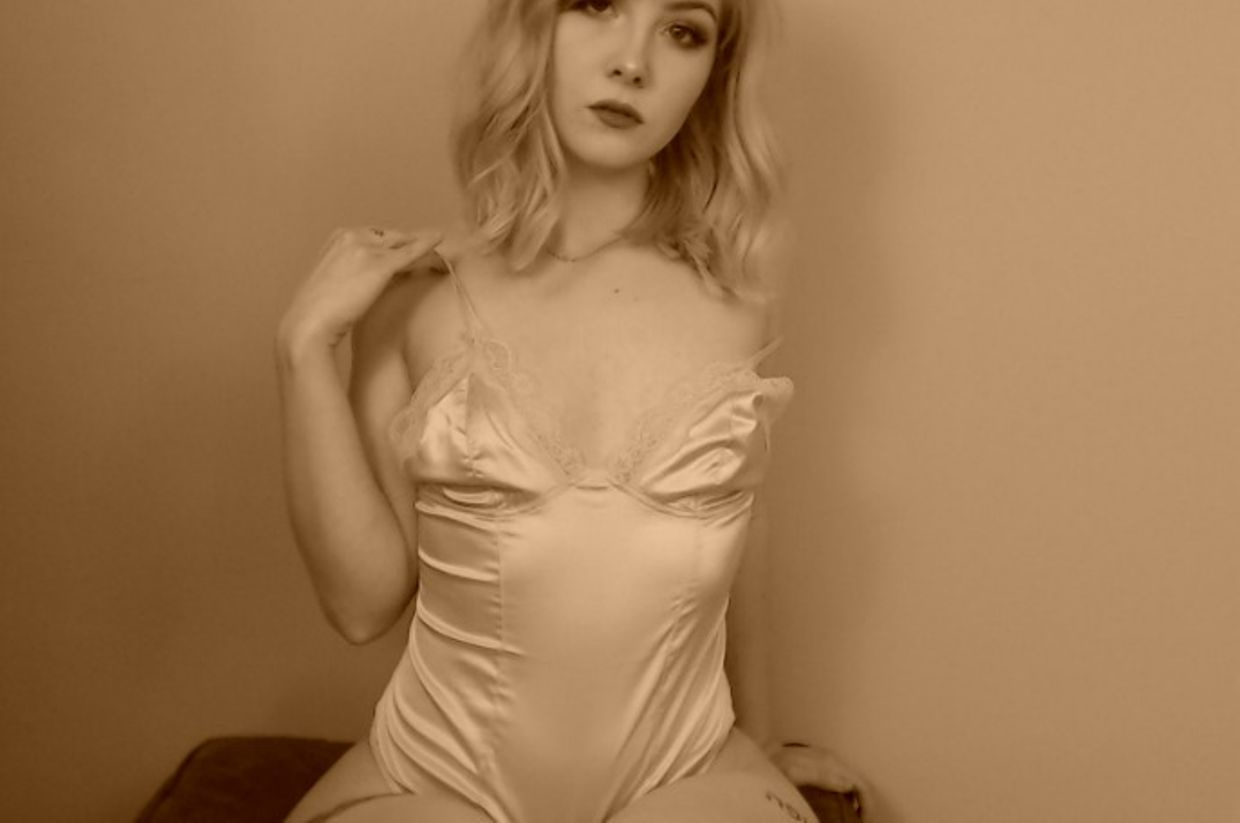 ElleBelle ASMR Sexy (39 pics 1 vid)