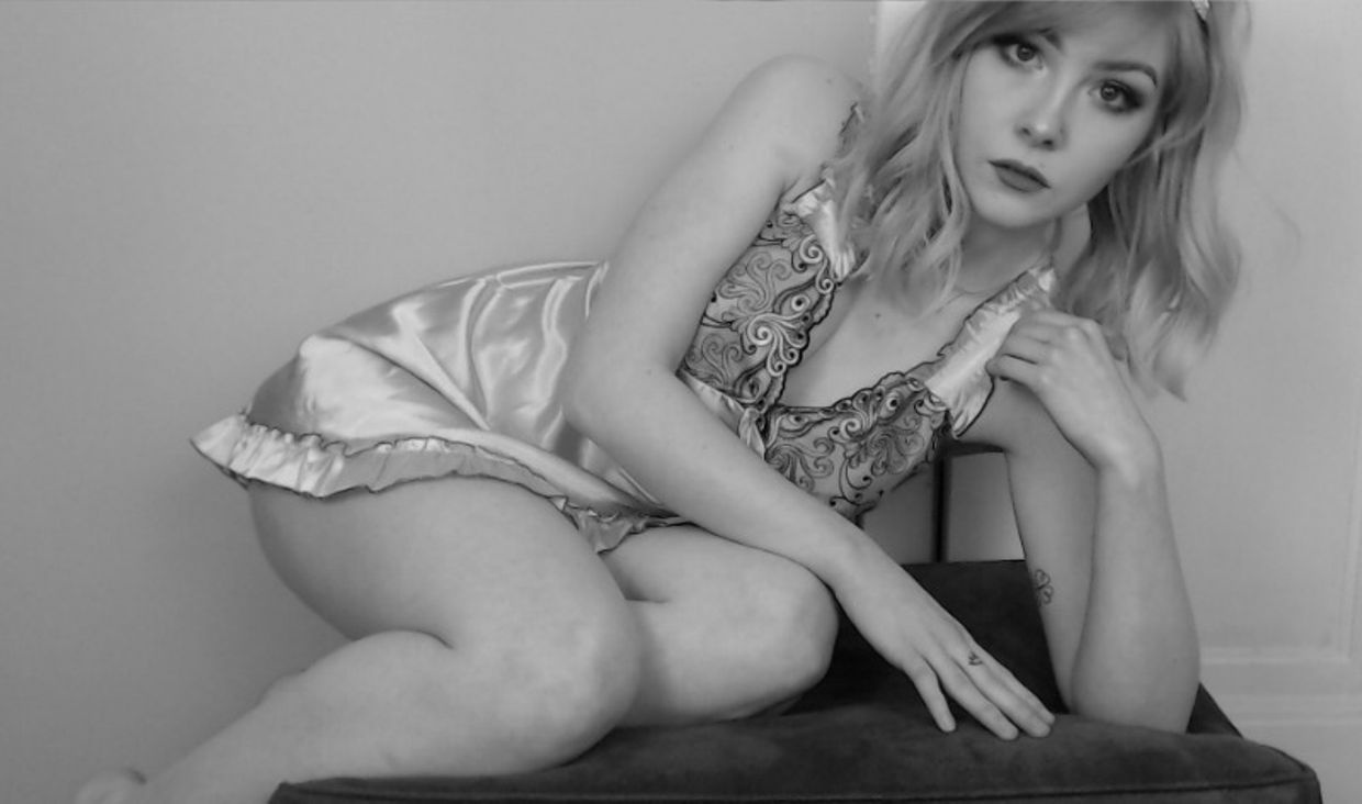 ElleBelle ASMR Sexy (39 pics 1 vid)
