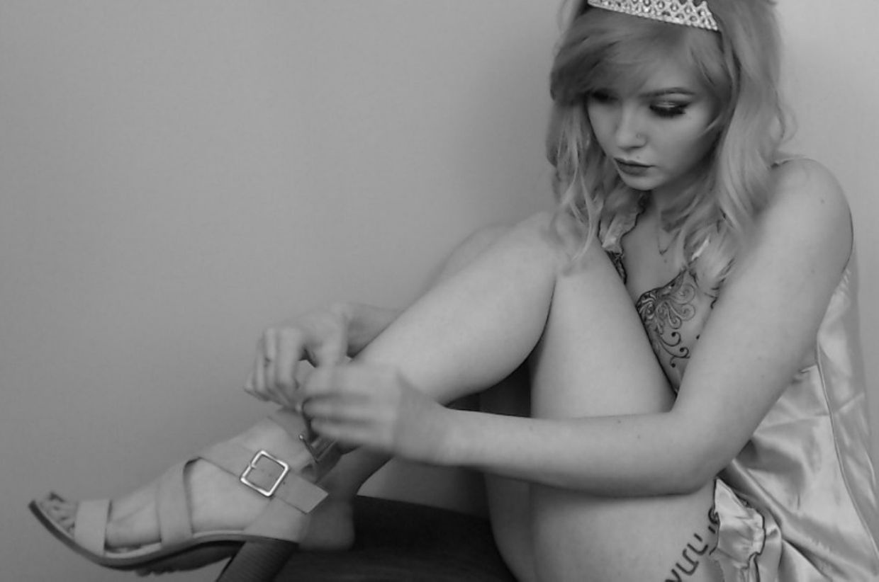 ElleBelle ASMR Sexy (39 pics 1 vid)