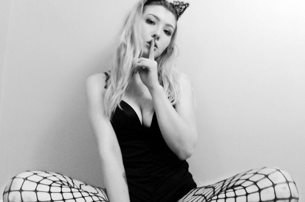 ElleBelle ASMR Sexy (39 pics 1 vid)