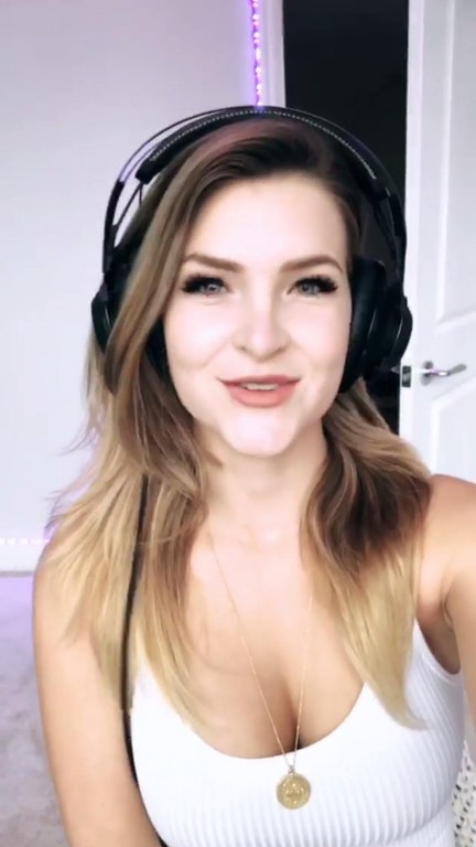 KittyPlays Sexy Pictures (67 Pics)