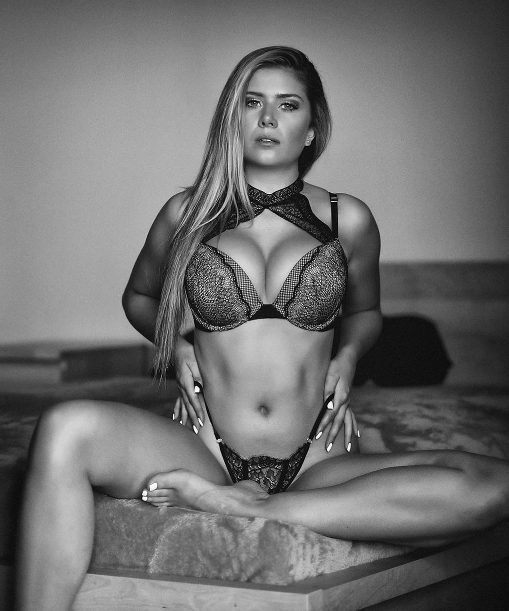 Kayla Hardy Sexy (26 pics)