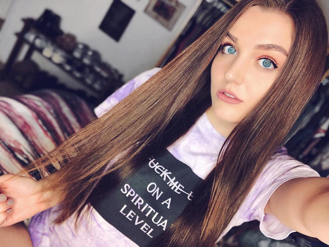 Ally Hardesty Sexy Pictures (22 Pics)