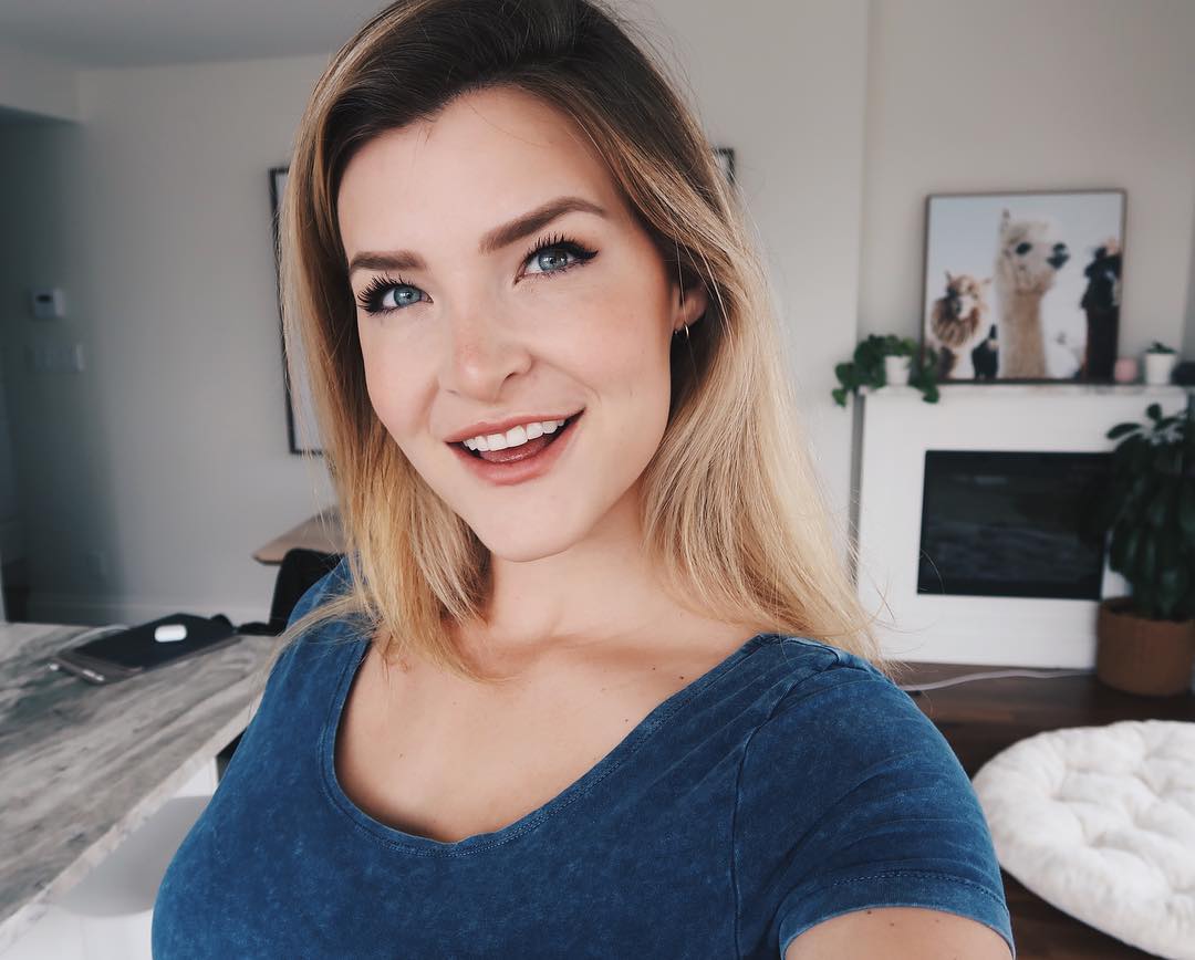 Kittyplays Sexy Pictures (29 Pics)